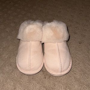 Fluffy light pink slippers